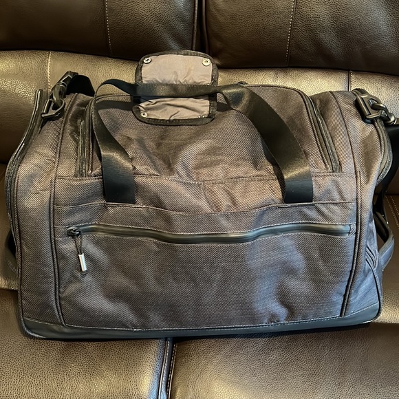 Nike Duffle Bag - Picture 4 of 8